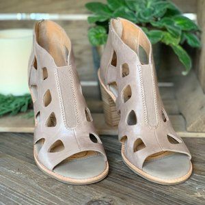 Sofft - Pazia Cut Out Heels
